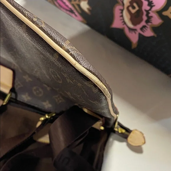 Stylish Monogram Brown Messenger Bag - Picture 10 of 11